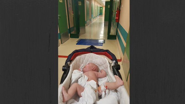 Step by step guide: A mother walking her baby to the OR